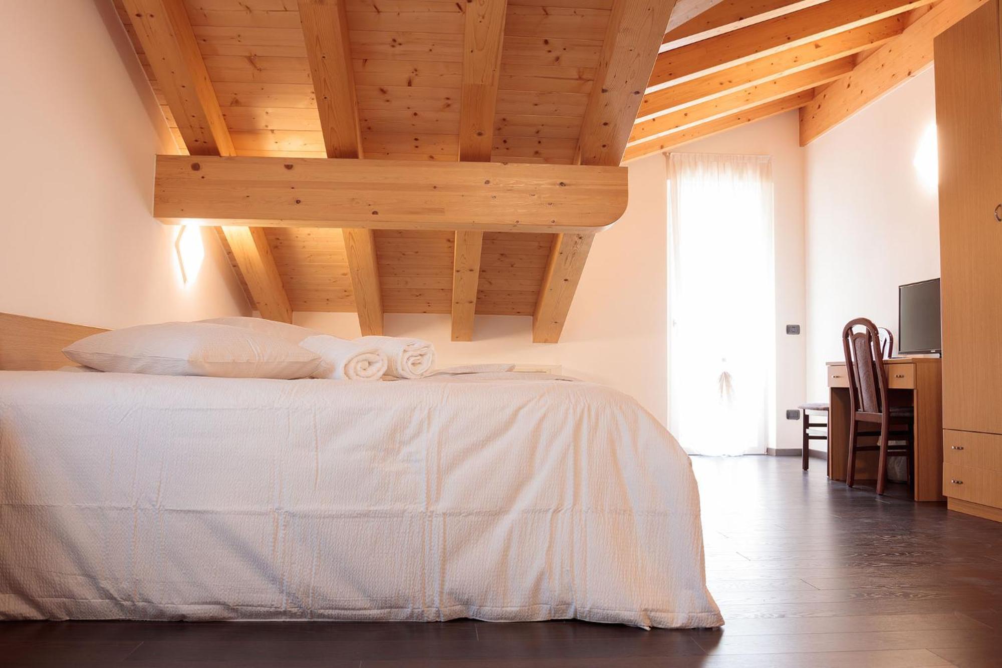 Hotel Milano Tione di Trento Kültér fotó