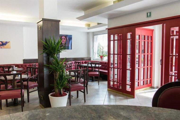 Hotel Milano Tione di Trento Kültér fotó